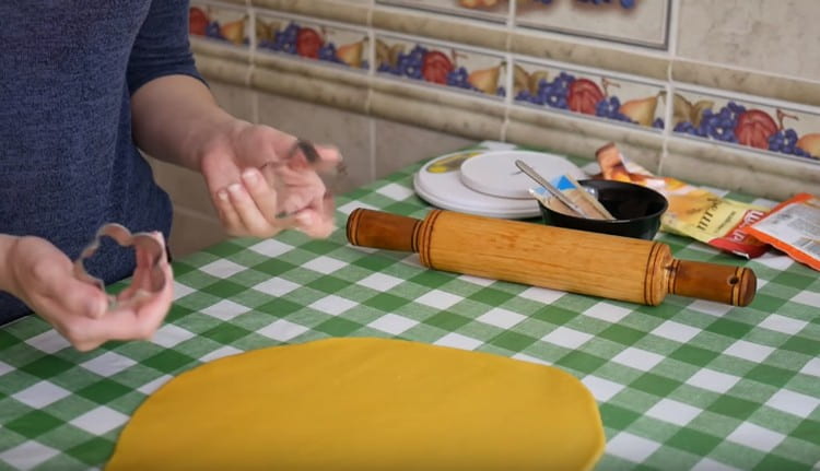 Étalez délicatement la pâte obtenue.