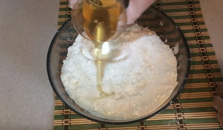 Profundizamos en los componentes secos y agregamos cerveza.