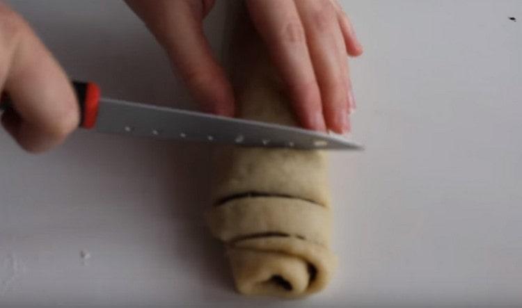 Cut the roll into pieces.