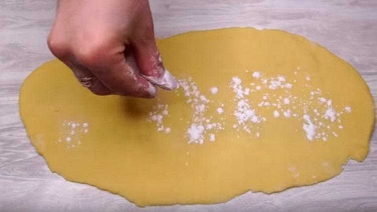 espolvorea un poco la preparación con almidón.