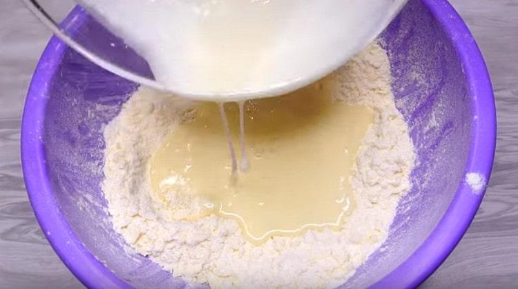 Los componentes líquidos se introducen en la miga de aceite.