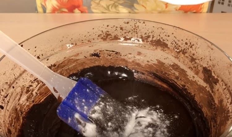 Lägg sedan bakpulver till degen.