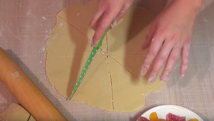 Cercul este tăiat în sectoare.