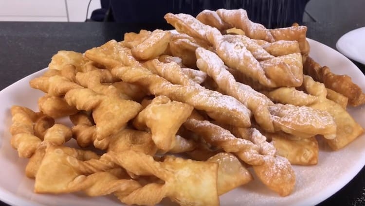 El tratamiento final también se espolvorea con azúcar en polvo.