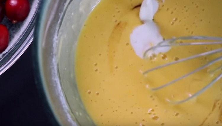 nós introduzimos o leite na massa.