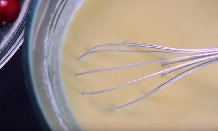 Para esta torta, a massa é muito fina, como panquecas.