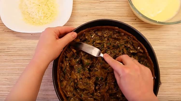 cortamos os lados salientes da massa para que não endureçam no forno.