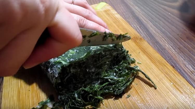 Finhacka färska eller frysta greener.