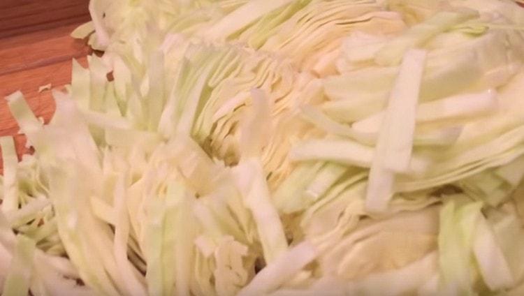 משפשפים את הגזר על פומפיה, קוצצים את הכרוב.