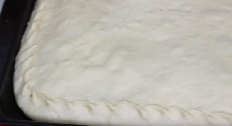 Pellizcamos los bordes de la masa.