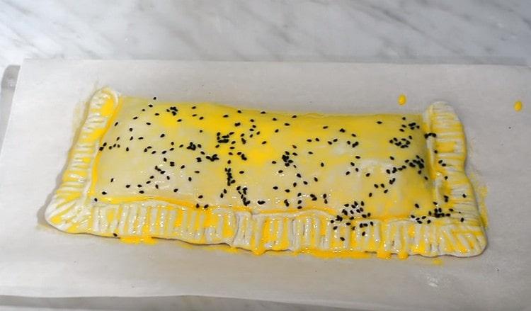 För skönhet kan du strö produkten med kumminfrön.