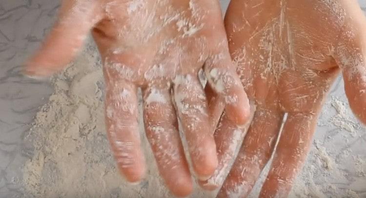 Sprinkle the working surface and hands with flour.