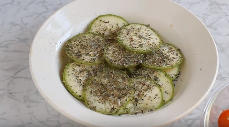 Sprinkle zucchini seasoning Provencal herbs.