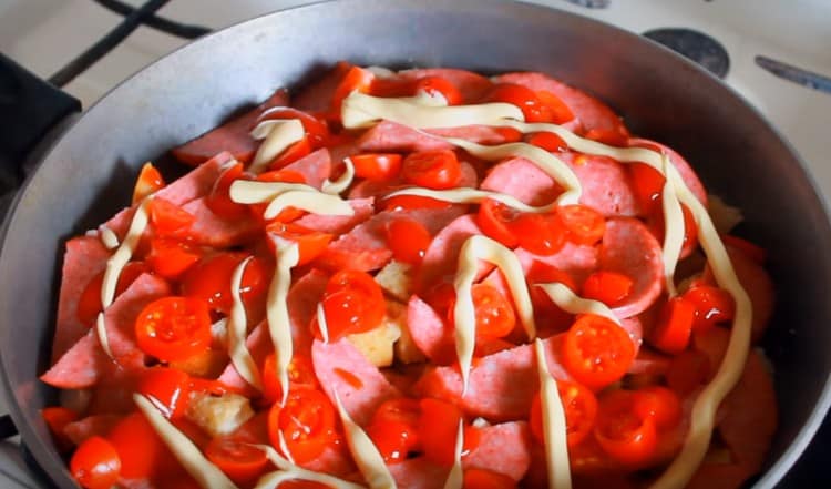 Vyrábíme lehkou síť majonézy.