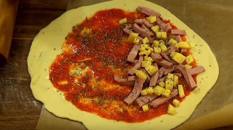 Presărați întregul preparat cu ierburi provensale.