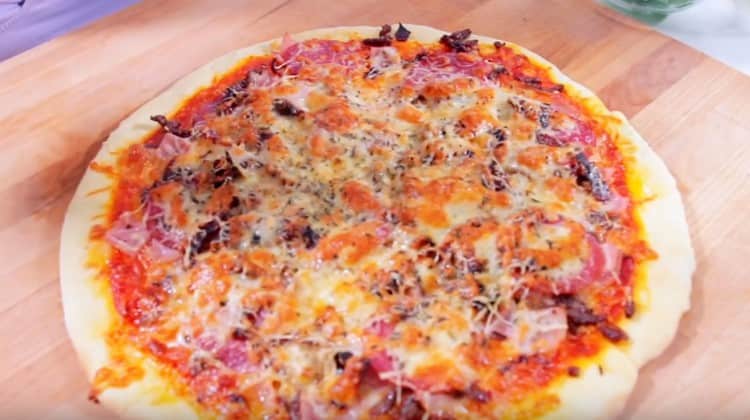 Trimitem billetul la cuptor și coacem până la rumenire.