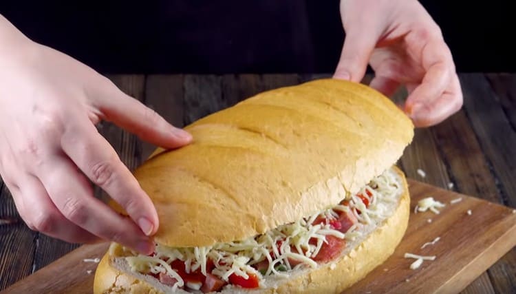 Vi dækker emnet med den anden del af brødet.