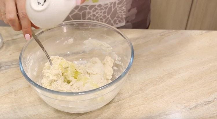 Fügen Sie auch Pflanzenöl hinzu.