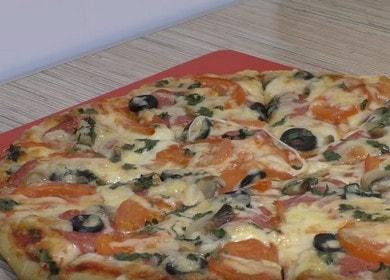 Deliciosa pizza caseira: receita com fotos e vídeos passo a passo.
