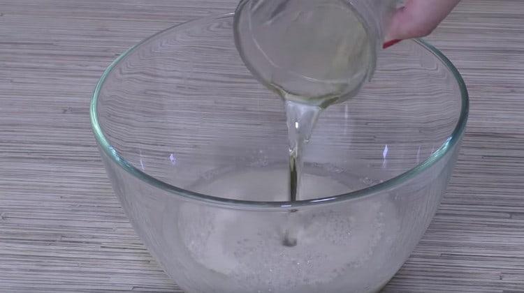 הוסף שמן צמחי.