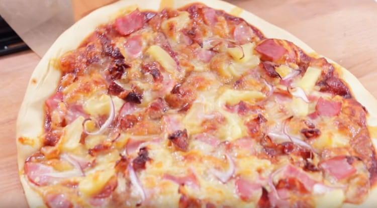 Ne trimitem pizza la cuptor.