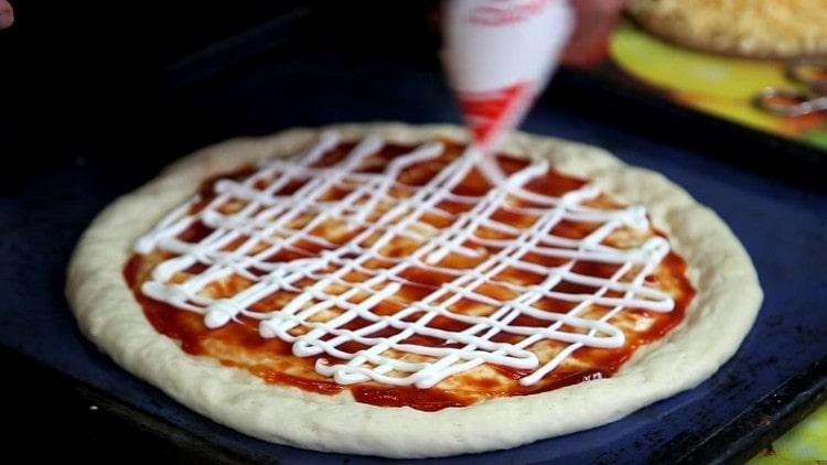 Apoi, faceți o plasă de maioneză.