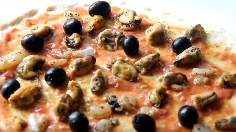 Teste göre deniz kokteyli ile zeytinleri düzenliyoruz.