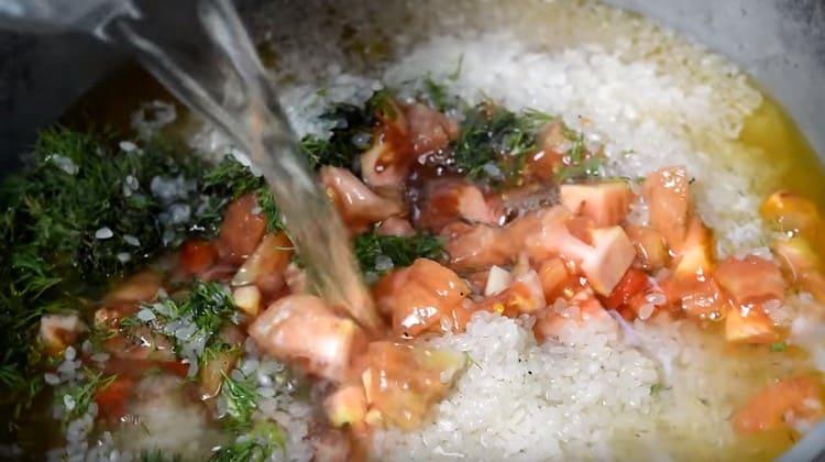 Fyld alle komponenter i skålen med vand, så den dækker dem helt.