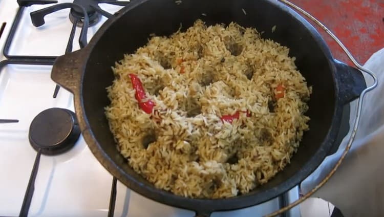 Hotová jídla by měla být podána pod víkem.