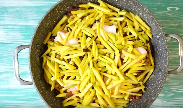 Adicione as cenouras restantes.