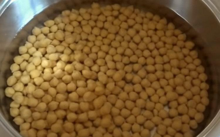 A noz deve ser embebida com antecedência.