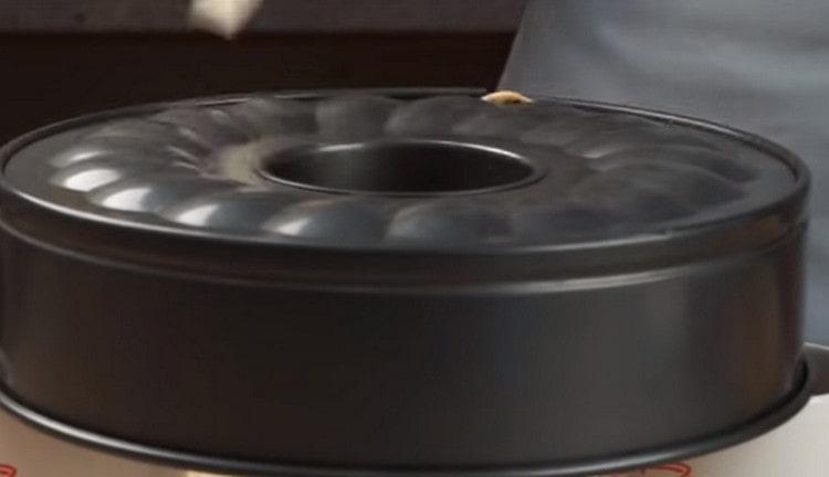 Hayaan ang charlotte cool na ganap sa pamamagitan ng pag-on ang form na baligtad.