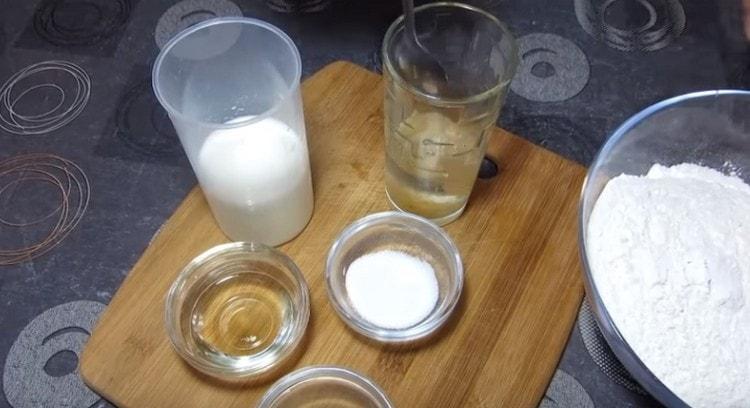 ממיסים מלח במים.