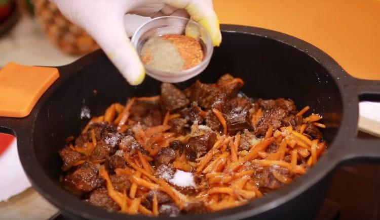 Es hora de agregar sal y especias.