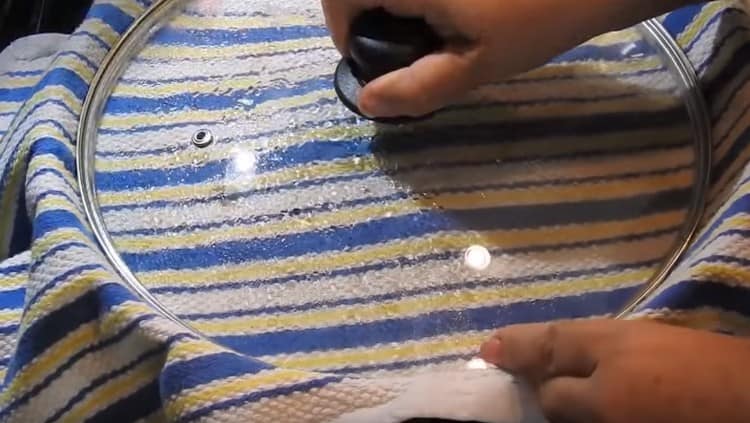 Couvrir le plat avec une serviette et un couvercle, laisser infuser.