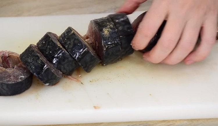 Солете всяка филия.