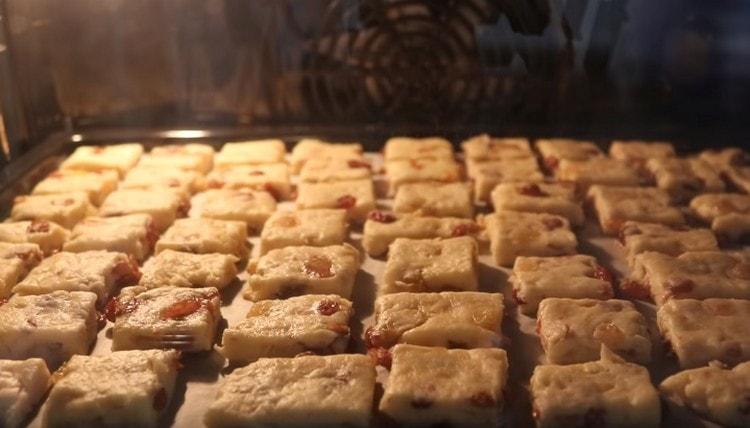 Wir schicken die Rohlinge in den Ofen.