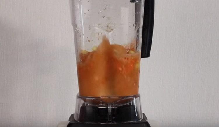 Întrerupem toate componentele până când se obține un cocktail neted.