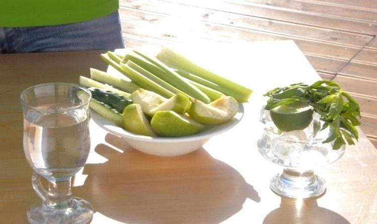 Pregătim toate legumele și fructele.