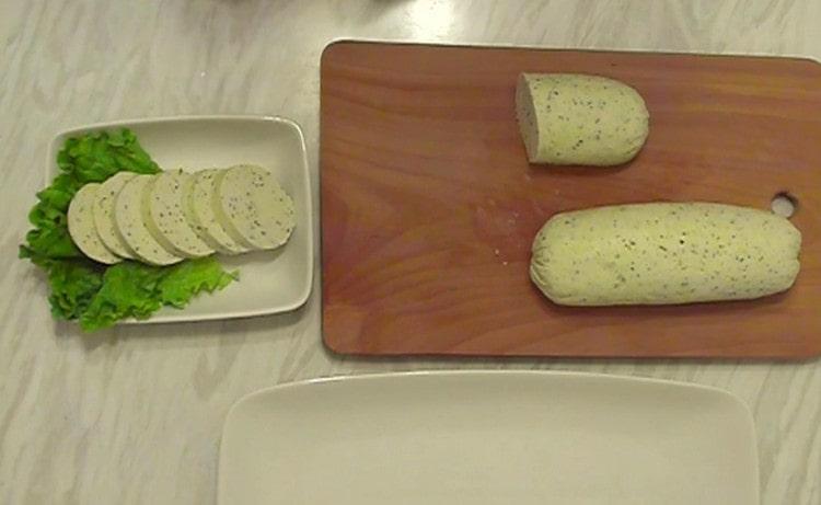 Acum sufflé de pui poate fi tăiat.