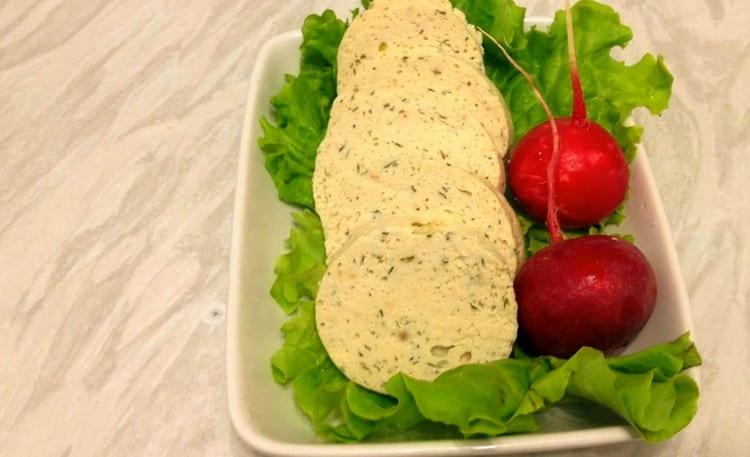 Un astfel de suflu arată frumos dacă este decorat cu verdeață.