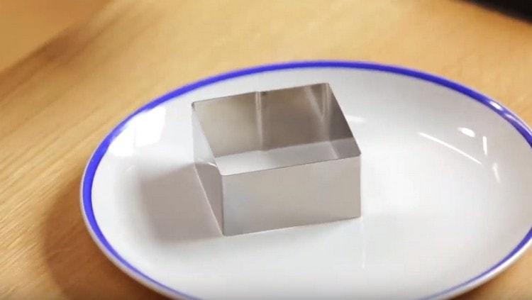 Para una hermosa presentación usamos el anillo culinario.