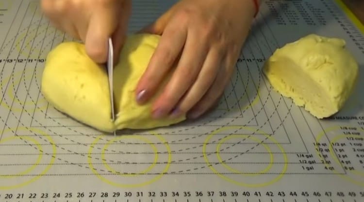 Dividim la massa en 3 parts.