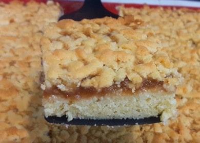 Celebra plăcintă gratată cu gem: gătim conform rețetei cu o fotografie.