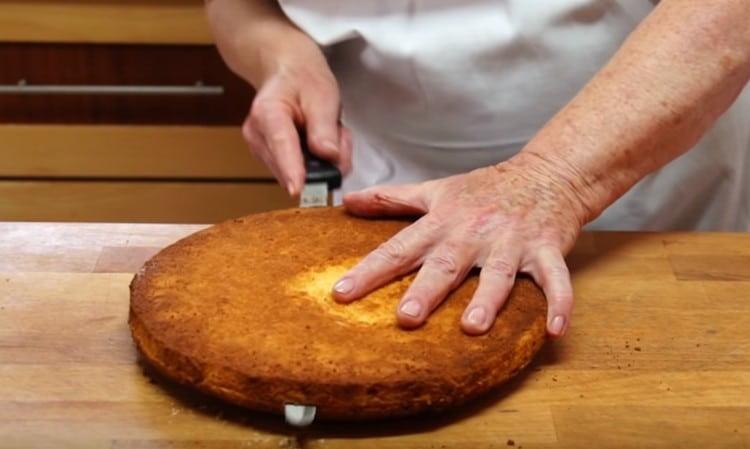 tallem la galeta en dues parts.