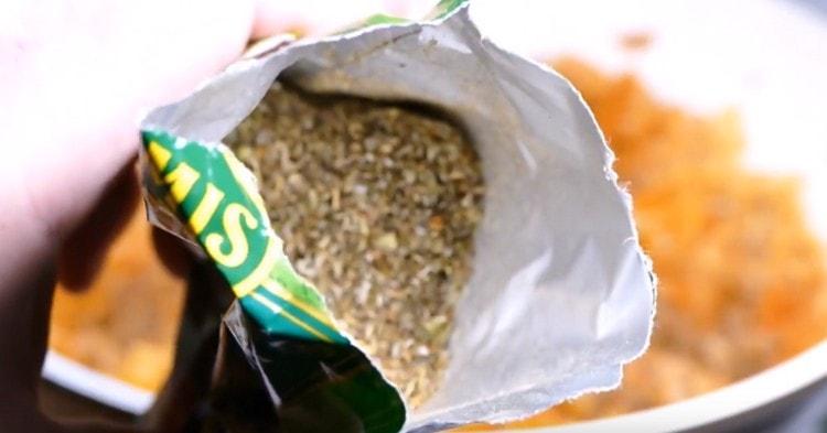 La sfârșitul gătitului, adăugați condimente în farfurie.