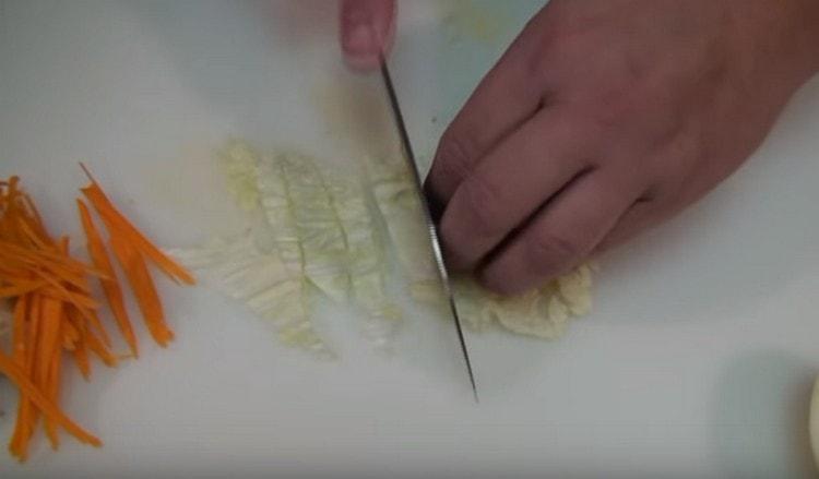 Wir hacken auch Chinakohl.