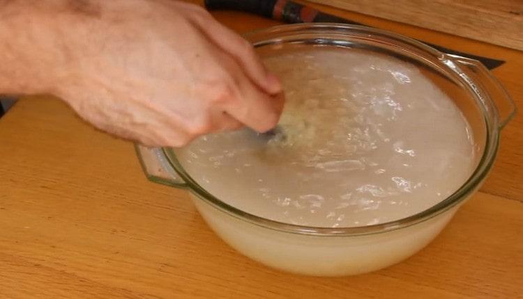 Изплакнете обилно във вода.