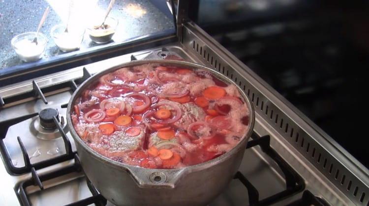 Vasul trebuie gătit la foc mic.