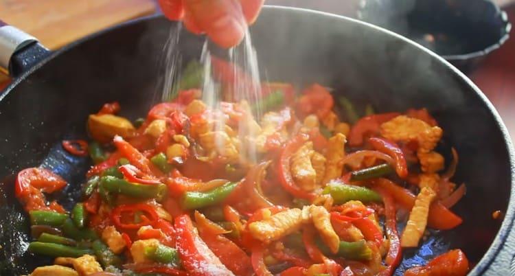 Sare vasul după gust.